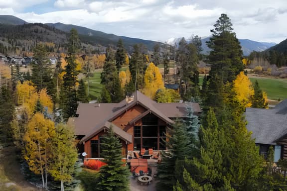 Twin Peaks Lodge